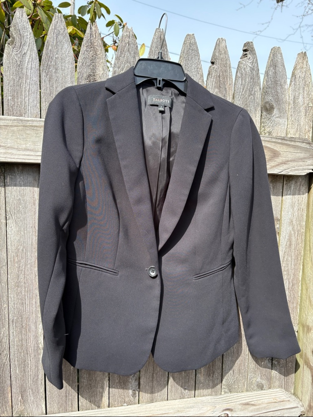 Talbots size 2 black blazer!!